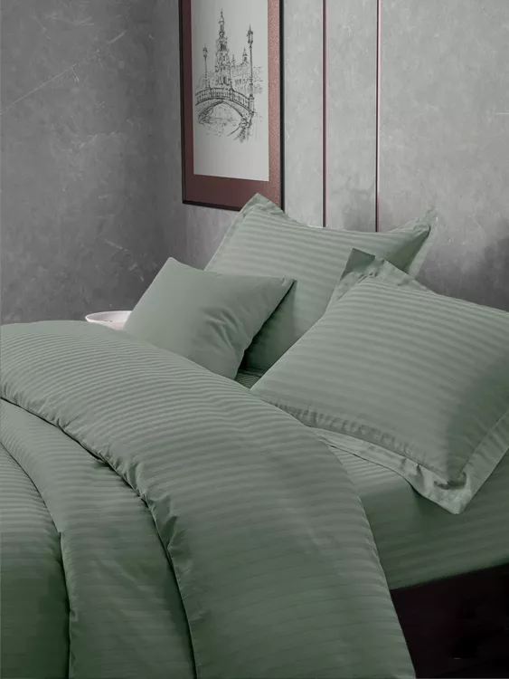 Постельное белье сатин страйп с простыней на резинке - Зеленый